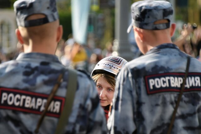 Как нужно приветствовать росгвардейца. Максимально подхалимская инструкция ❤️