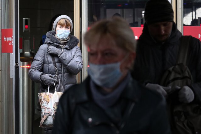 В Москве продлили ограничения и ввели автоматическую систему контроля пропусков. Собянин заявил, что меры успешно работают