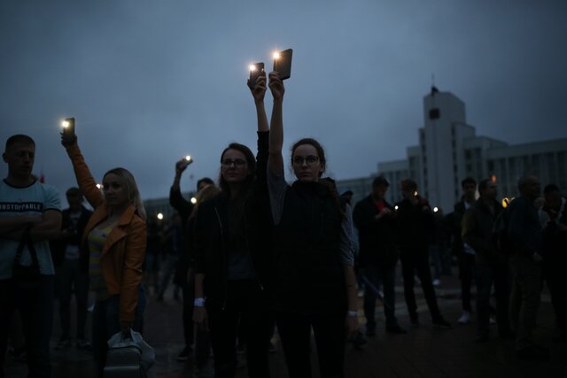 Почему в таких странах, как Беларусь и Россия, не получится свергнуть власть с помощью «методичек по цветным революциям»? Максим Трудолюбов изучил главную из них