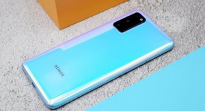 Смартфон Honor 30S позирует на официальном изображении