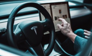 Акции Tesla выросли на 35%