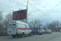 На Лесозаводской 'десятка' врезалась в столб, двое в больнице