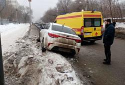 Пенсионер попал под колеса при переходе дороги на 'красный'