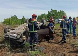 В опрокинувшемся в кювет 'Хендэ' пострадали двое мужчин