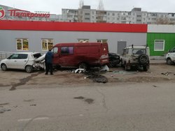 Пьяный лихач на ВАЗе протаранил 4 припаркованные авто