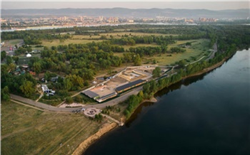 Красноярский фотограф показал, как строят бассейны на Татышеве