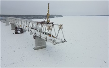 В Красноярском крае на Высокогорском мосту устанавливают последний пролет