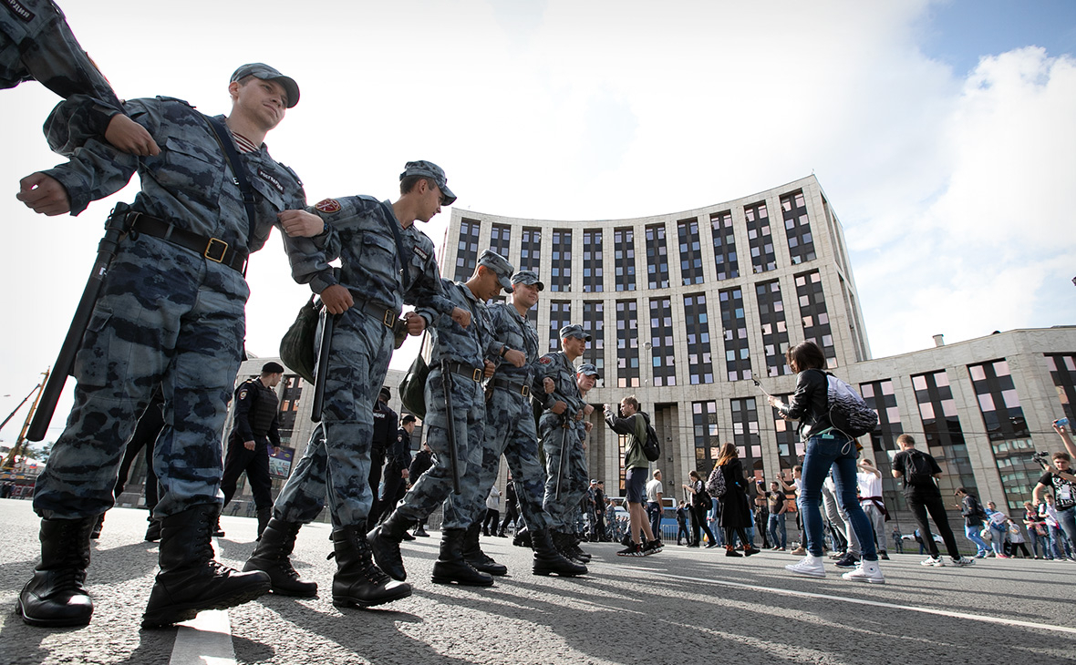 МВД оценило число задержанных на политических акциях в Москве в 2019 году