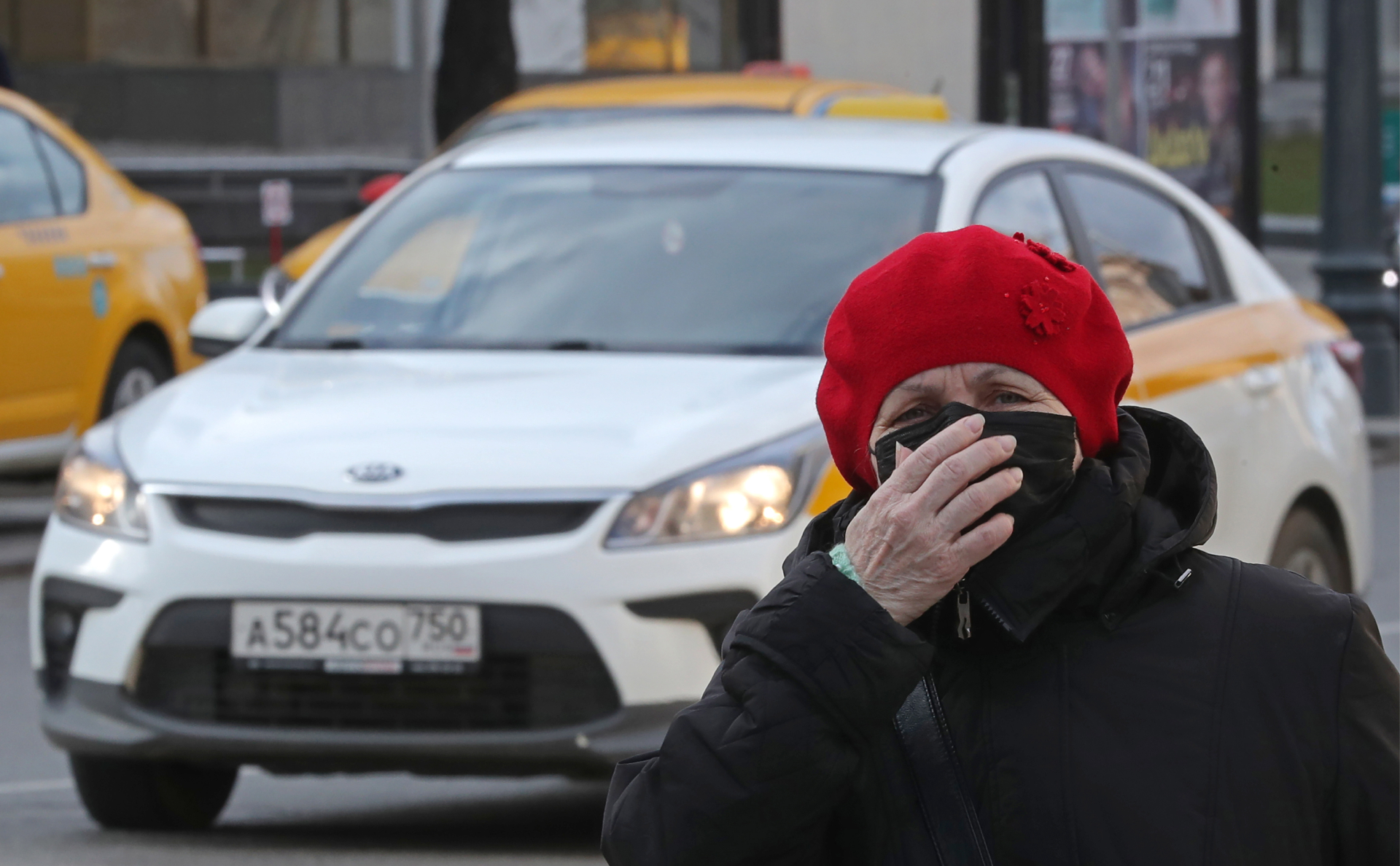 Власти Москвы уточнили наказание для нарушивших самоизоляцию пенсионеров