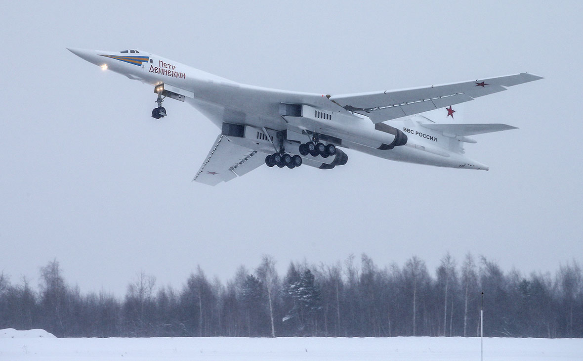 Бомбардировщик Ту-160М совершил первый испытательный полет