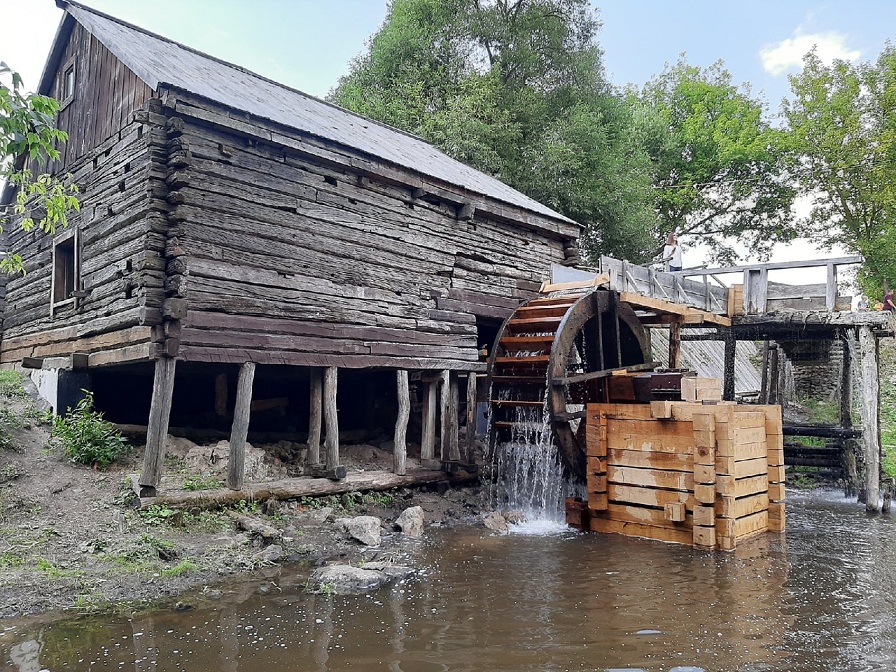 Курян приглашают отметить «Яблочный спас» у водяной мельницы