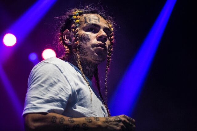 6ix9ine — главный шоумен в рэпе 2020 года. Рассказываем, как он воспел свою банду, а потом сдал ее полиции и остался звездой