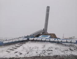 Стелу 'Саратовская область' сдуло ветром