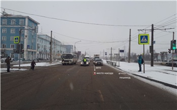 Водитель сбил бабушку на правобережье Красноярска и даже не остановился. Полиция просит помощи в его розыске