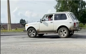 «Как будто танки проехали»: в Канске разваливается расположенный на федеральной трассе мост