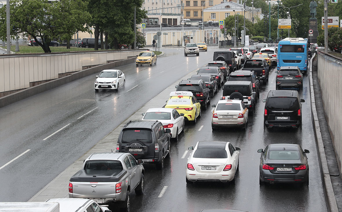 В Москву вернулись докарантинные пробки