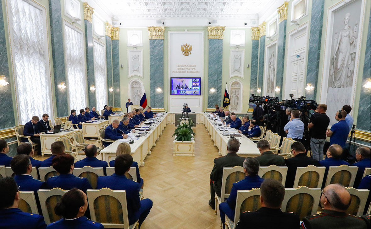 Три московских прокурора написали рапорты об отставке