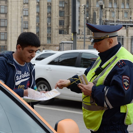 ВС РФ считает незаконным привлечение к ответственности за управление ТС с просроченным водительским удостоверением в период с 1 февраля по 15 июля