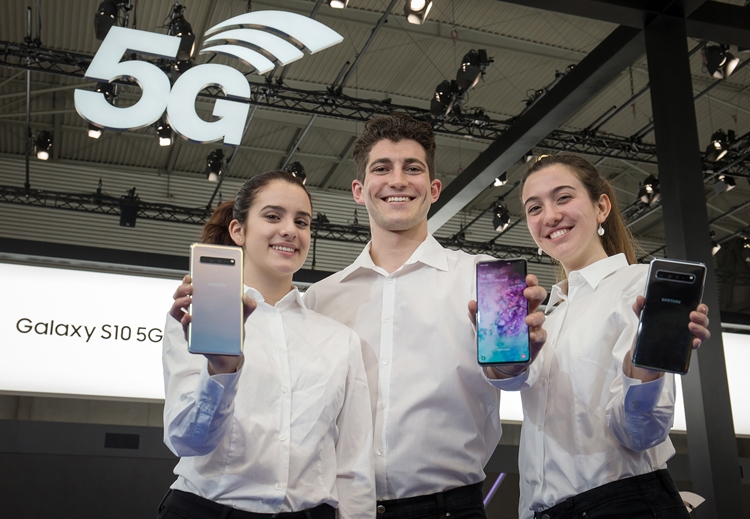 Huawei и Samsung заняли три четверти рынка 5G-смартфонов в 2019 году