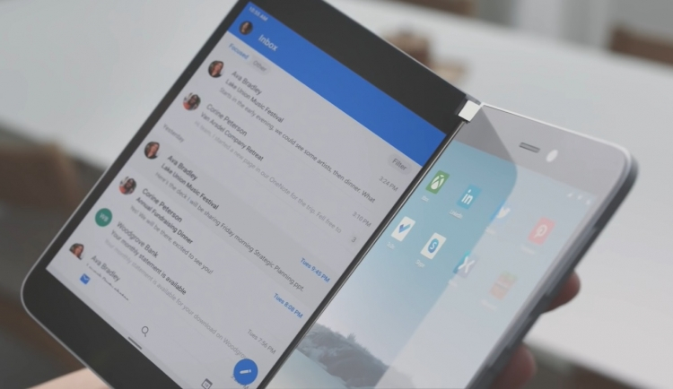 Microsoft Surface Duo замечен на публике