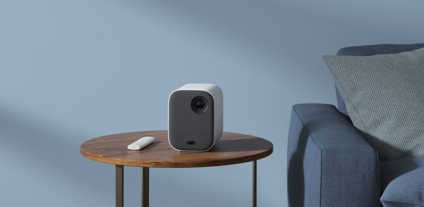 Xiaomi представила проектор Mi Smart Compact Projector с Android TV