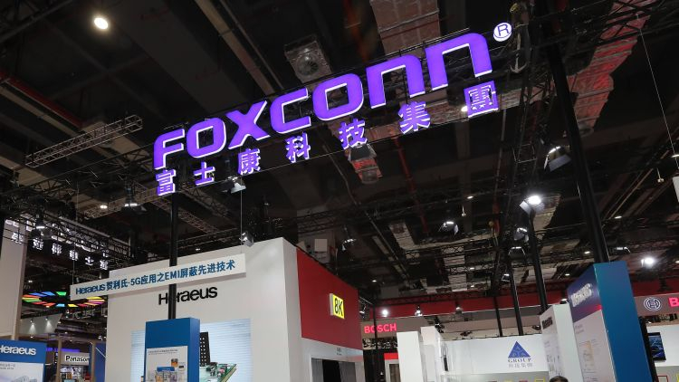 Прибыль Foxconn сокращается уже третий год подряд, компания ищет новые рынки