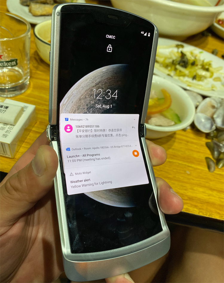 Смартфон Motorola razr 5G замечен в «дикой природе»