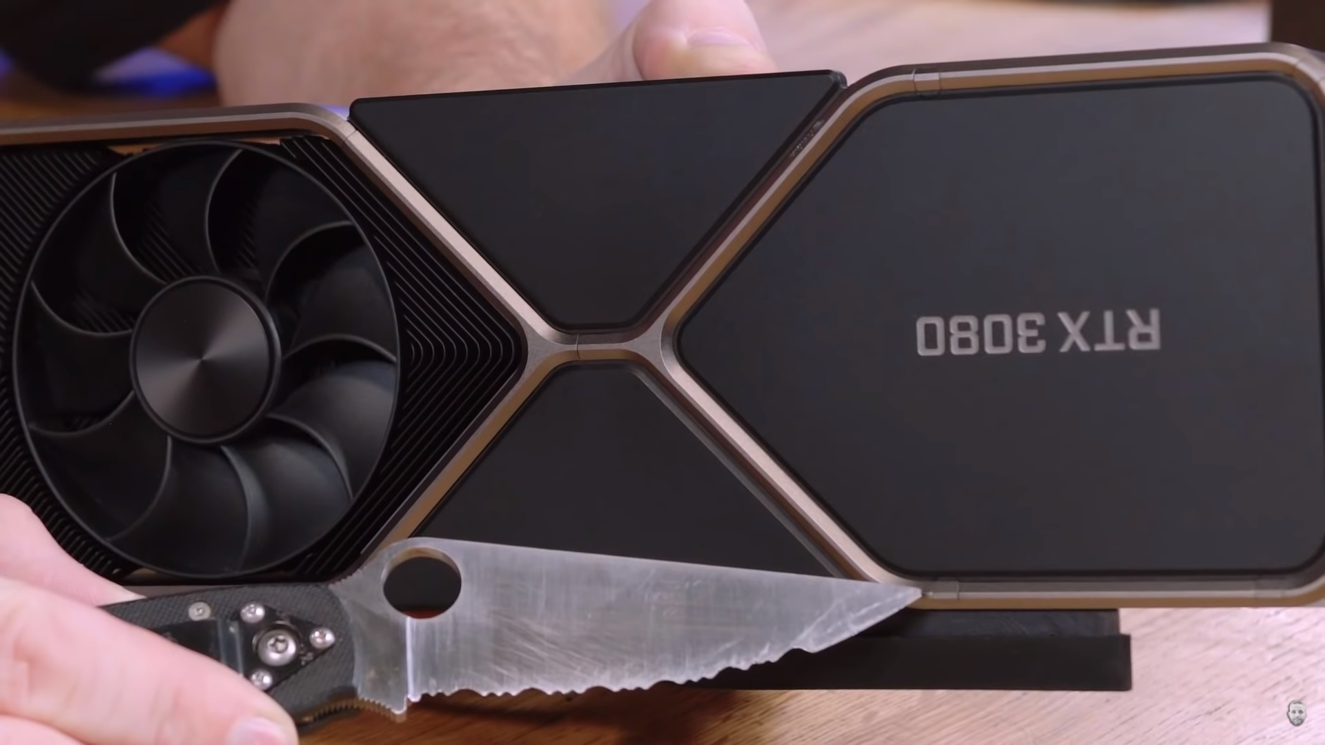 Техноблогеры распаковали эталонные GeForce RTX 3080 и поделились впечатлениями