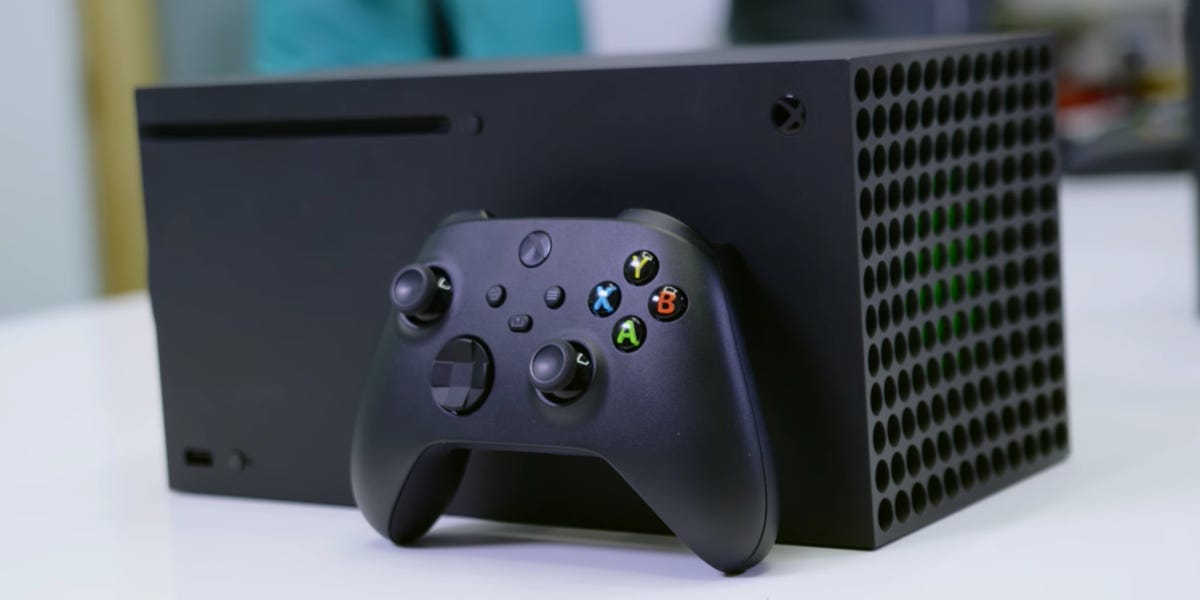 Тихая, но очень горячая: журналист умудрился обжечься о консоль Xbox Series X