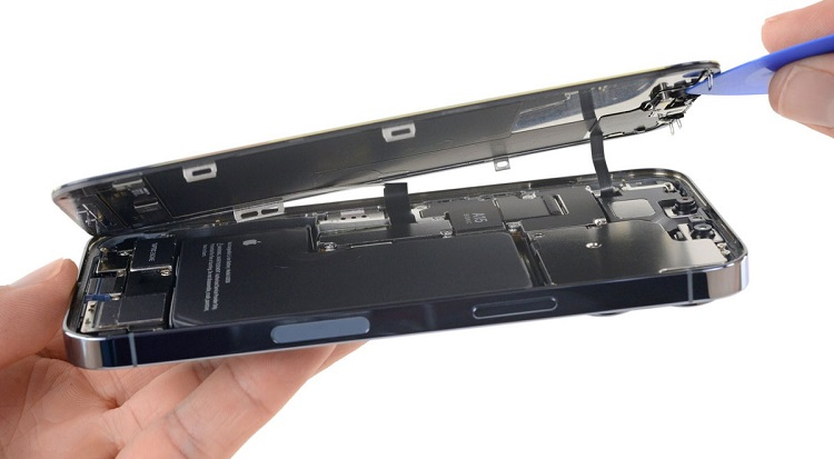 iFixit: заменить экран iPhone 13 не в официальном сервисе практически невозможно