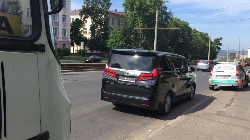 ПАЗик врезался в автомобиль губернатора