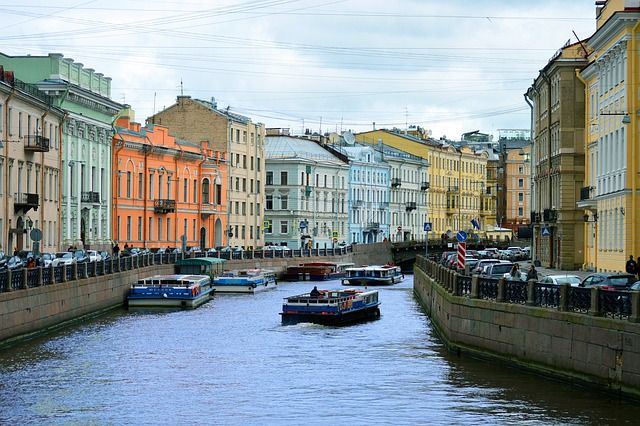 В жилом доме в центре Петербурга обрушились четыре балкона