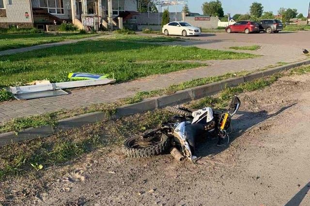 Пьяный мотоциклист сломал позвоночник в аварии в Брянском районе