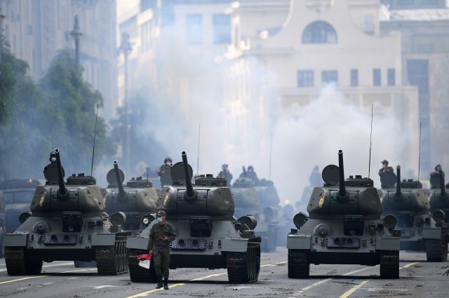 На Красной площади прошла первая ночная репетиция парада Победы