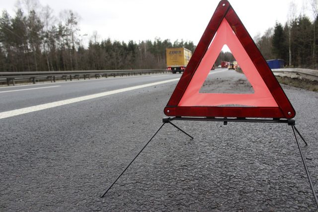 Два человека пострадали после съезда в кювет в Дятьковском районе