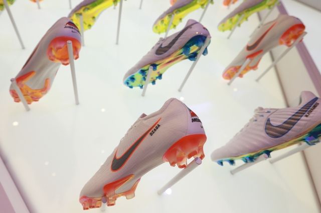 Nike требует запретить продажу кроссовок с сатанинской стилистикой