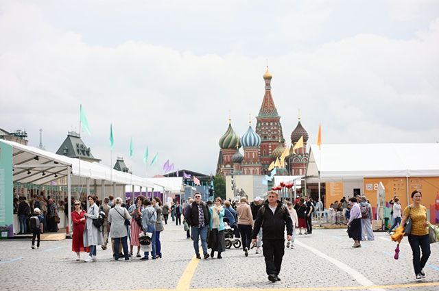 Книжный праздник. В Москве проходит VIII фестиваль «Красная площадь»