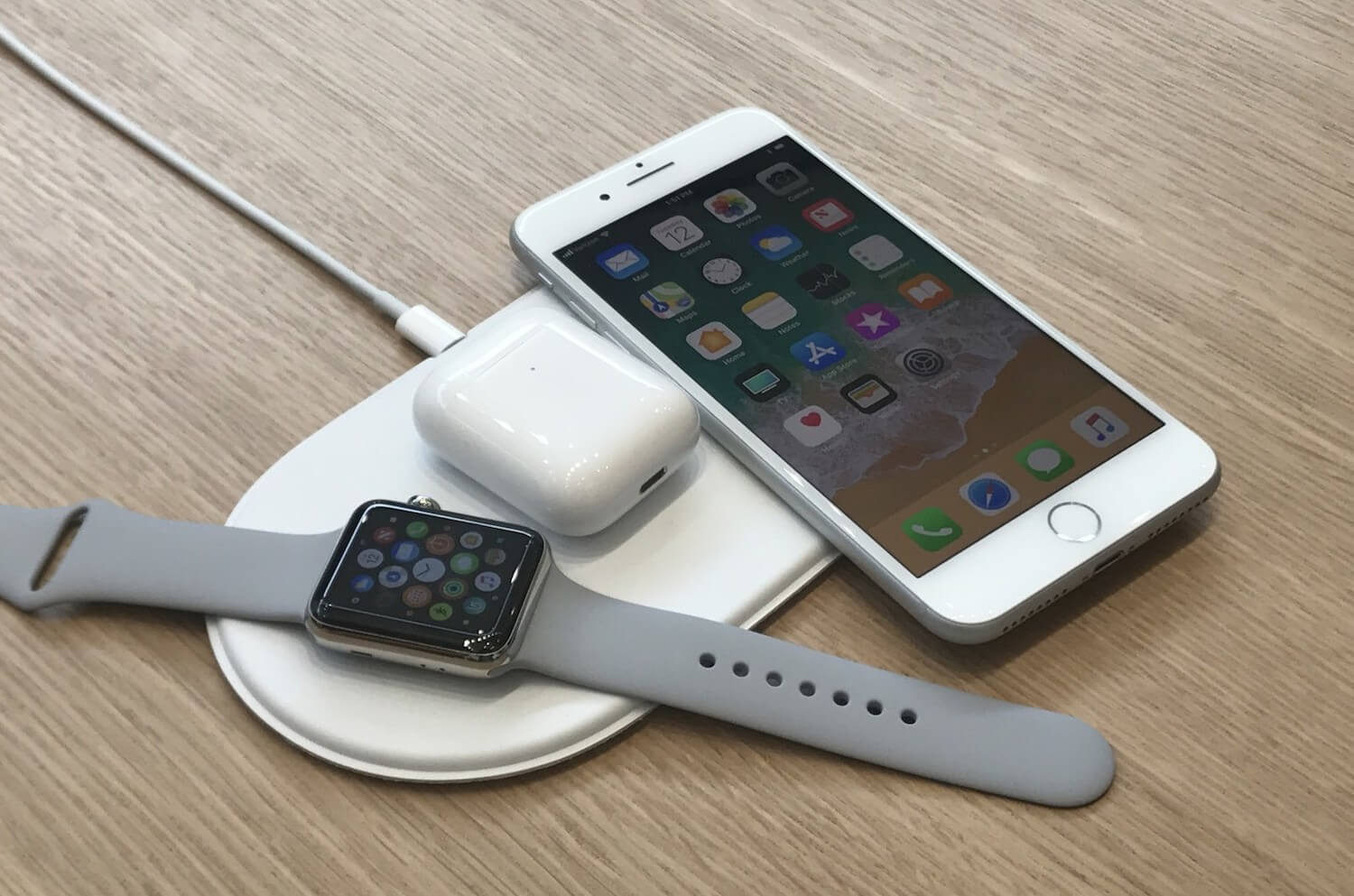 Apple выпустит компактную версию AirPower в этом году