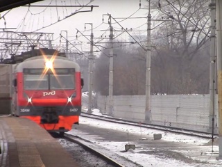 Электричка насмерть сбила девочку в Москве