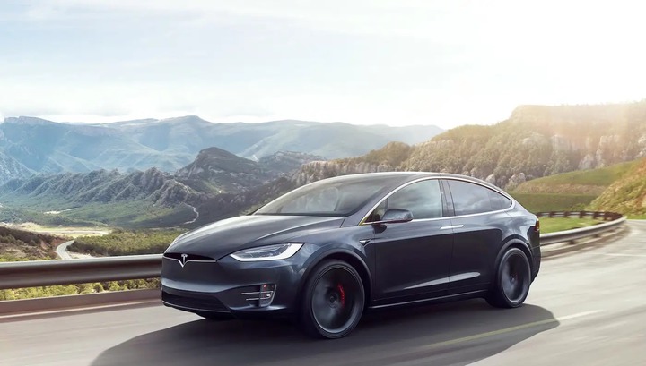 Автопилот Tesla можно хакнуть при помощи куска клейкой ленты