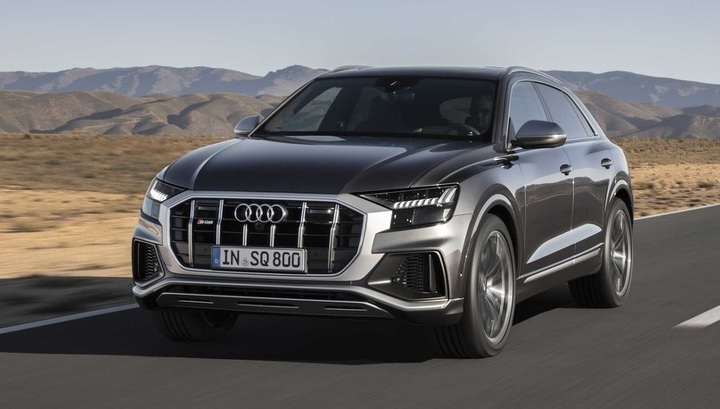 'Горячий' кроссовер Audi SQ8 в России будет дороже BMW X6