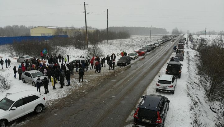 Жители Александровского района встали живым щитом на пути московского мусора