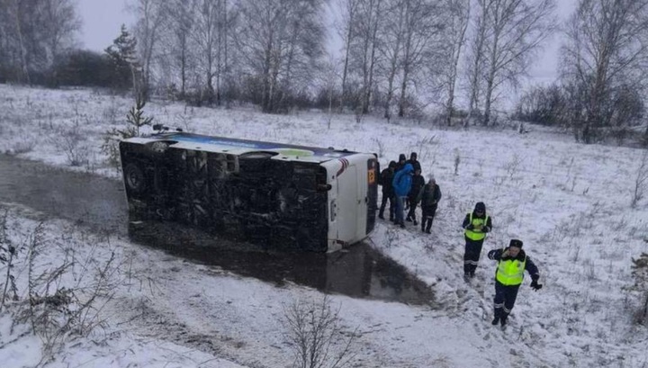 Появились кадры с места страшного ДТП с автобусом, перевозившим детскую команду