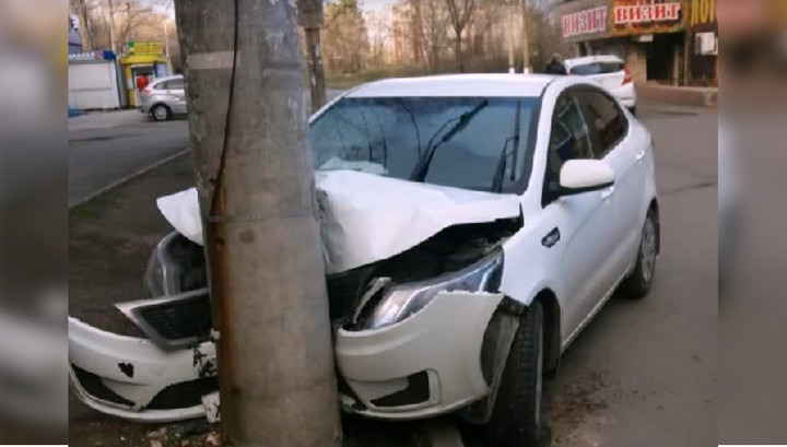 Пьяный сызранец удирал от полицейских и врезался в столб