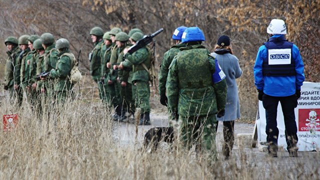 Главред (Украина): попытка Зеленского установить мир в Донбассе с треском провалилась