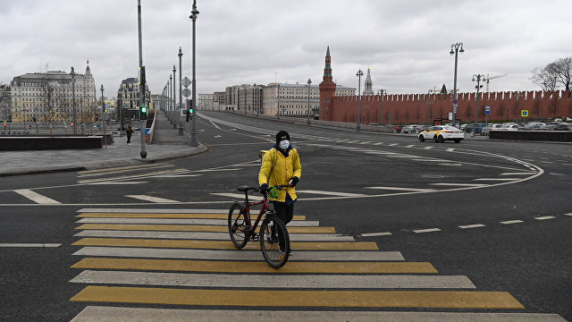 Москва: как будто вернулись советские времена. Из-за ограничений с выходами из дома на улицах ни людей, ни автомобильных пробок (Санкэй симбун, Япония)