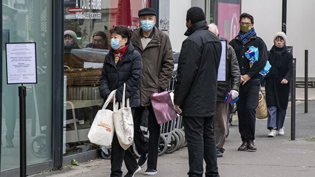 The Guardian (Великобритания): правила социального дистанцирования, возможно, придется сохранить до 2022 года, считают эксперты