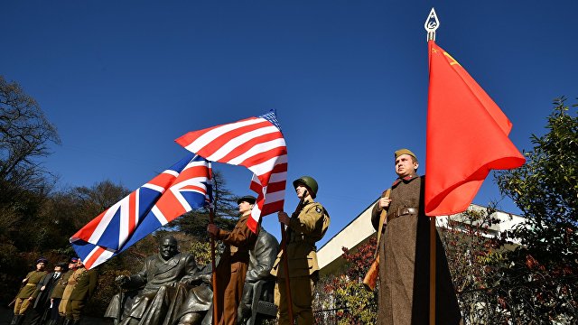 The Guardian (Великобритания): празднование годовщины победы в Москве создает дилемму для Британии и США