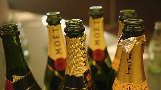 Bloomberg (США): Moet согласилась маркировать свое шампанское игристым вином в соответствии с российским законодательством