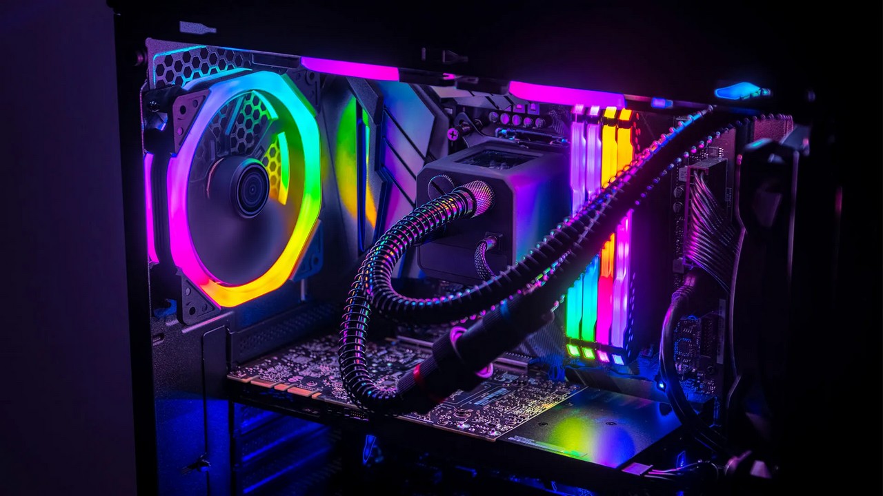 5 компьютерных компонентов с RGB-подсветкой